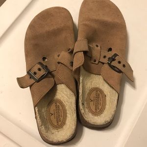 American eagle light tan clogs size 8